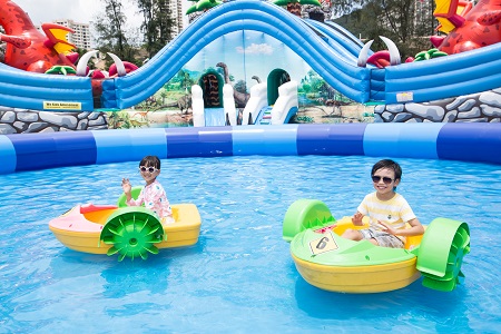 上「放电」派对(上)和动物电船仔(下)绝对是最适合放电的水上竞技游戏